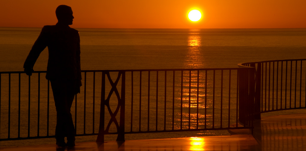 Amanecer desde el Balcon de Europa